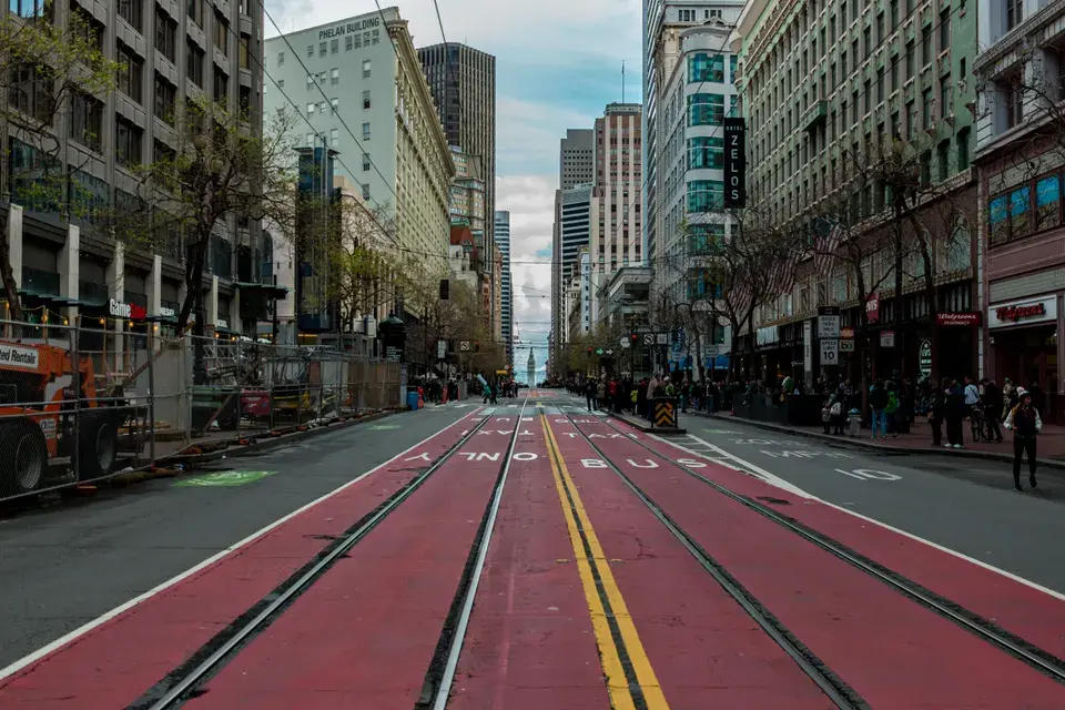 Navigating Paradise's Iconic Landmarks with Ease in Paradise